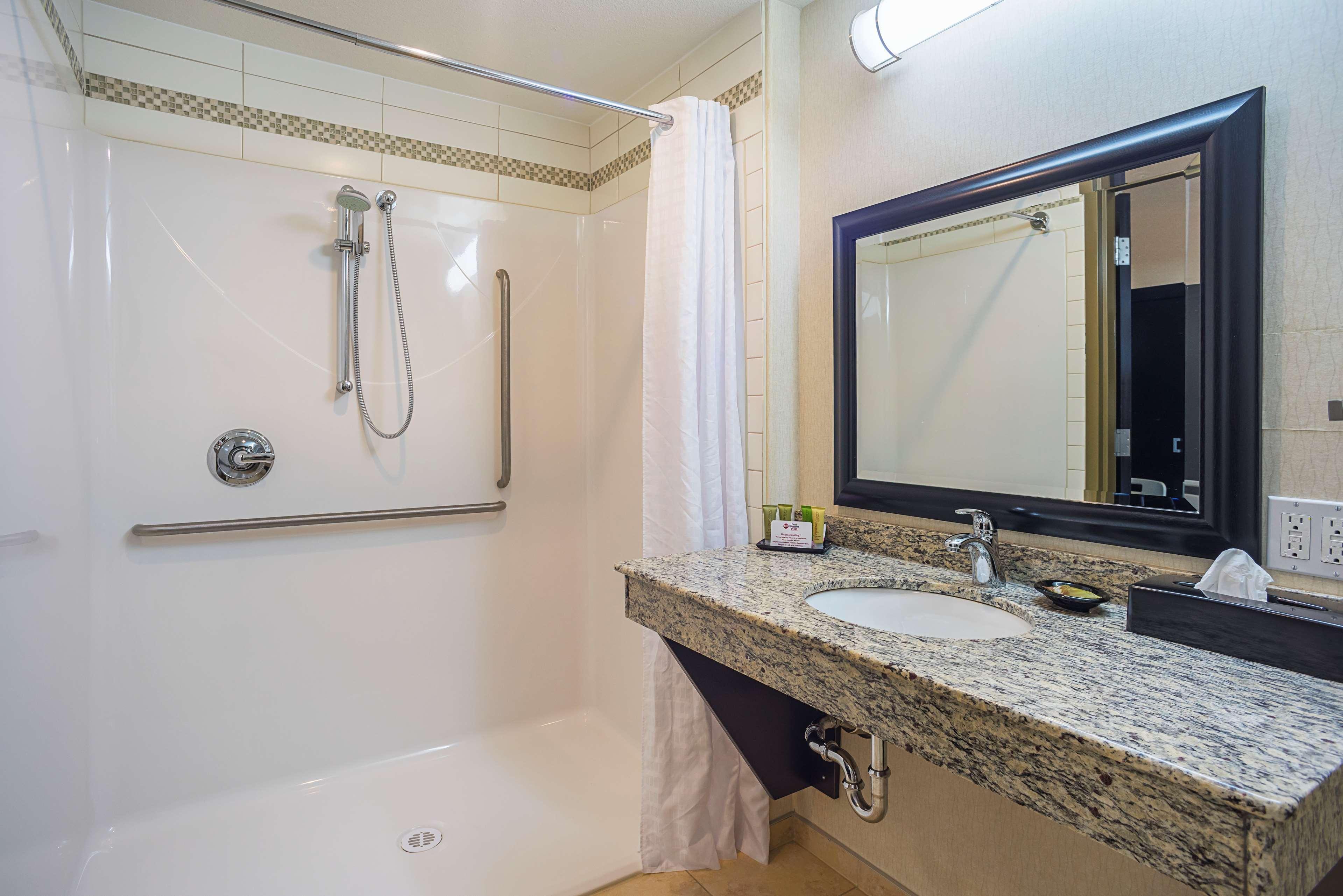 Best Western Wainwright Inn & Suites Kültér fotó